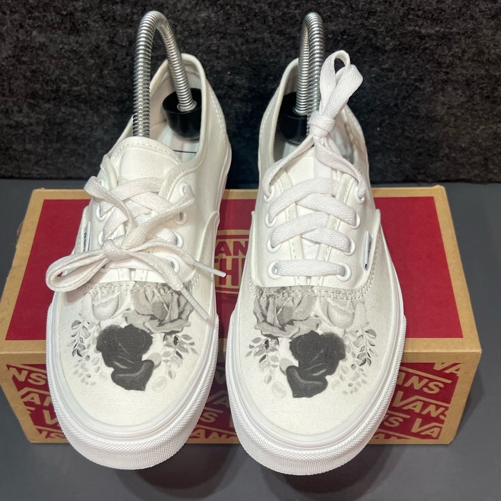 Vans Women's “Black & White Roses” Authentic Shoe Size 6.5 - Picture 3 of 14